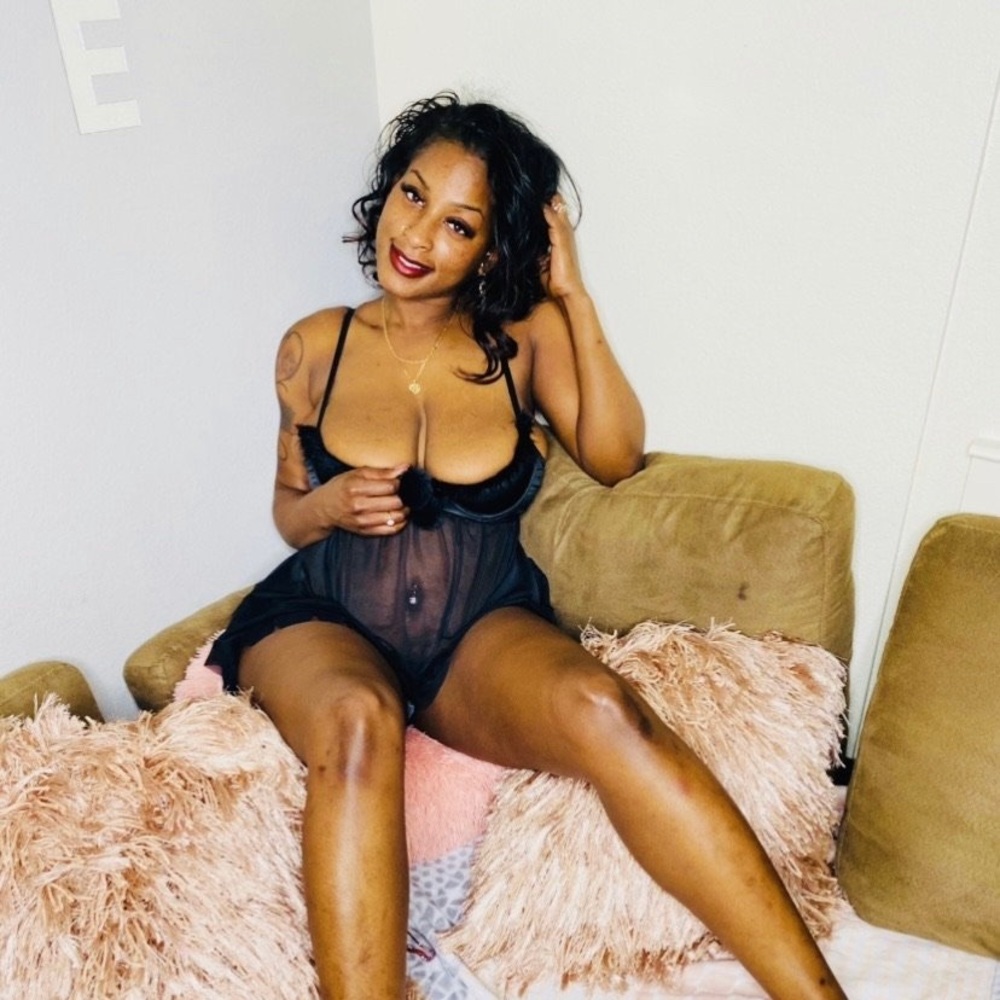 Naughty Queen Lingerie Set